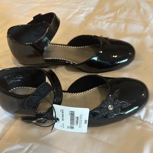 Brand new dress shoes for girls size 4